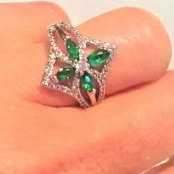 Ring Simulated Emeralds Diamonds Sz 7 Clover Blossom Fleur Brilliant Sparkle - Picture 10 of 13